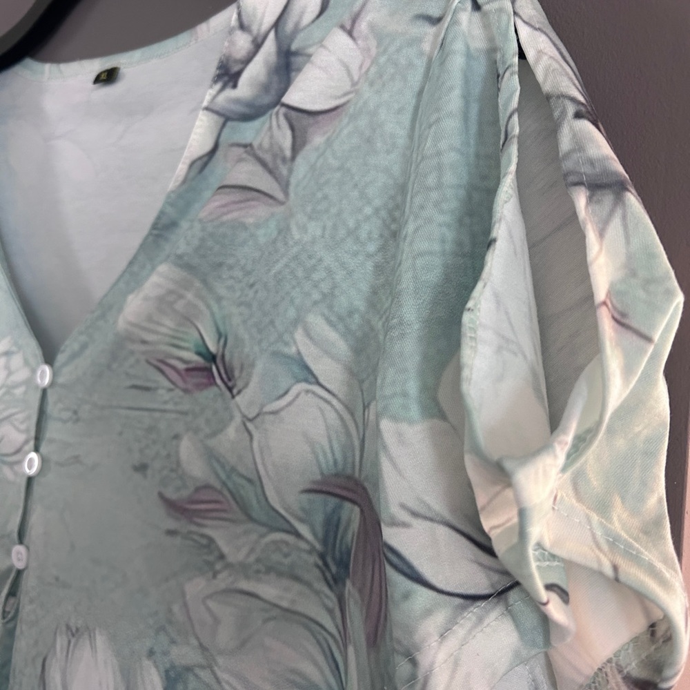 Women’s Pullover Top Green Floral Size XL NWOT - Picture 4 of 8